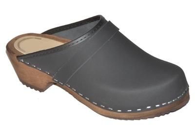 SABOTS CUIR NOIR MAT SEMELLE FONCÉE