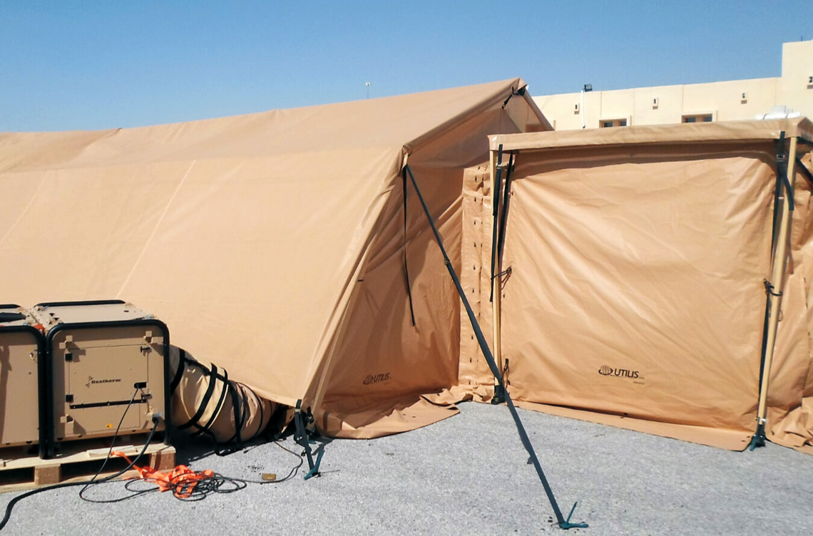 Tente militaire sur mesure en travée simple, double, ou triple, avec bavette de raccordement en option - SM / Utilis_0