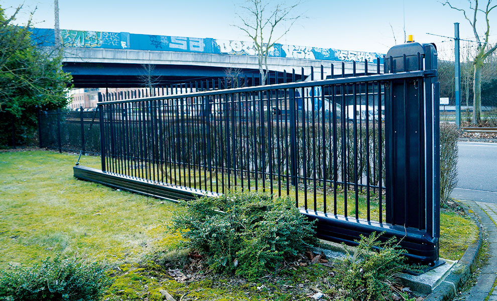Portail coulissant autoportant - simple vantail - droit et ajouré - barreaudé traversant - acier ou aluminium - 200 coloris au choix_0