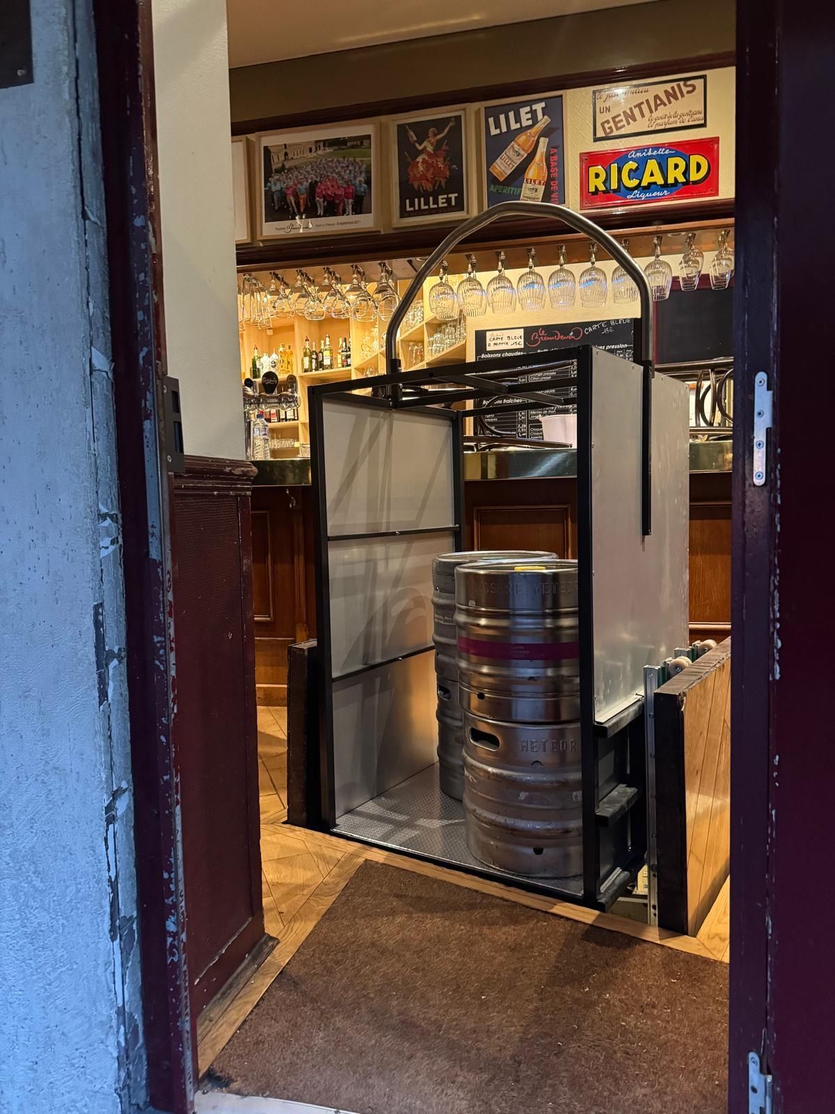 Monte-fût hydraulique - trappe embarquée ou deux ventaux - charge 300 kg - DHOLLANDIA DH-VZB_1