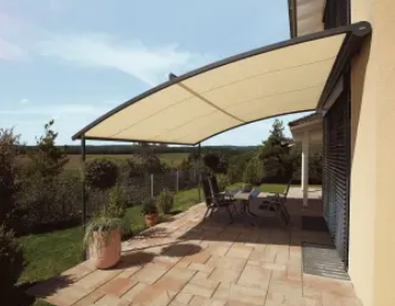 Auvent abri de terrasse avec stores de pergola Perea - Coulisses droites ou cintrées_0