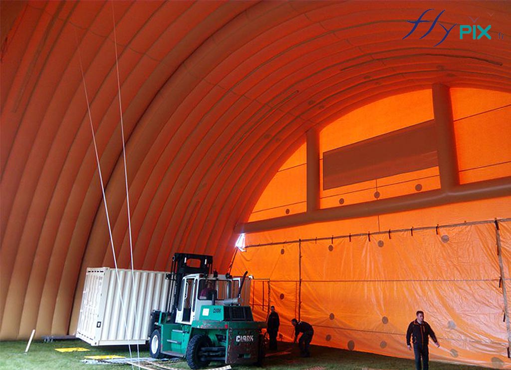 Tente industrielle gonflable - réalisé pour le stockage temporaire de machines ou de matériaux._0