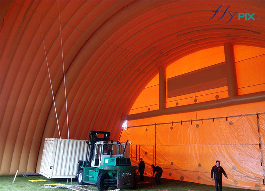 Tente industrielle gonflable - hangar en tunnel pour stockage temporaire de machines ou matériaux - grande capacité_0