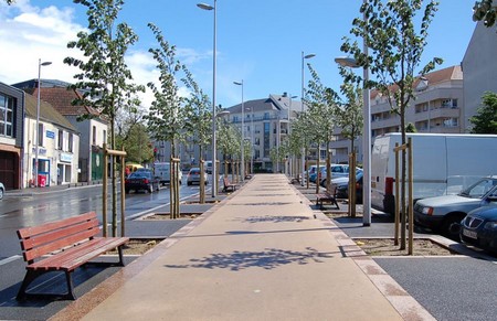 banc public en bois et fonte