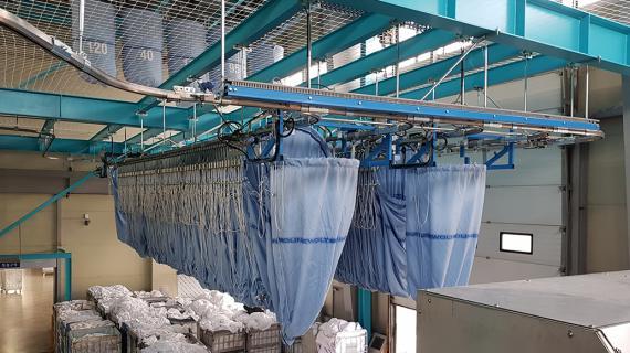 Convoyeur manuel assisté par gravité Dunnewolt - Solutions sur mesure pour blanchisseries industrielles_0