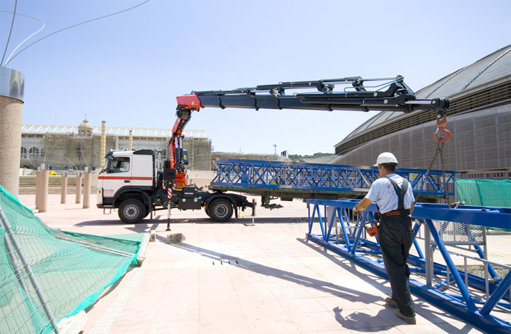 Grue auxiliaire avec jib