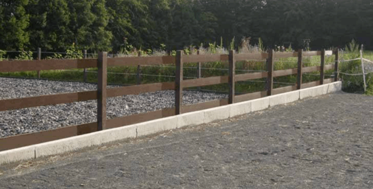Clôture de carrière en résine - LIC-CA002 - Sécurité, durabilité et esthétique pour installations équestres_0