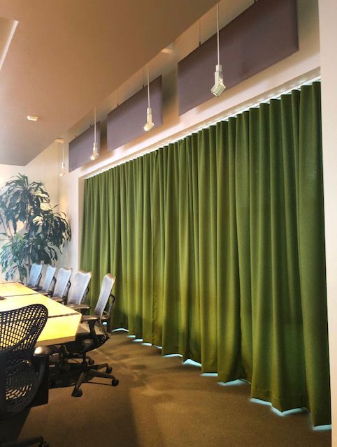 Rideaux acoustiques - tissu Snowsound Fiber - structure en métal chromé réglable et amovible_1