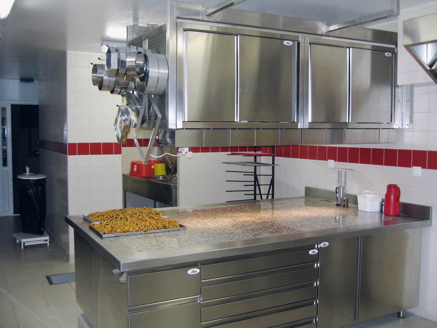 Laboratoire de pâtisserie chocolaterie -Froid, mobilier et rangement inox_0