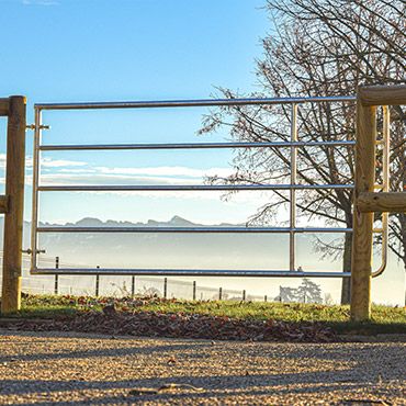 Porp1n - Barrière agricole galvanisée - Porte de prairie 1m à 1m70 - Extensible avec fermeture automatique_0