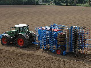 Semoir combiné pneumatique Compact-Solitair 9/600 K H 167 - Lemken - 4500L - 36 socs - écartement 167mm_0