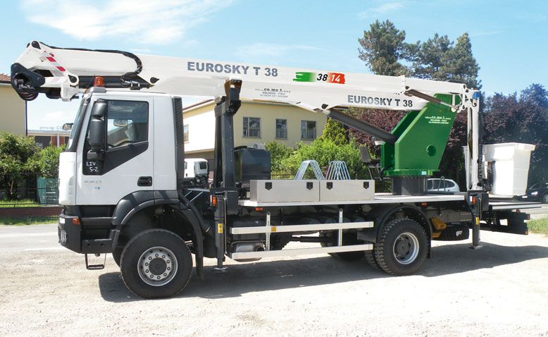 Camion nacelle - Comet - 38 m de hauteur de travail - Déport latéral 14 m - Capacité 250 kg - PTAC min 16 t_0