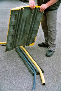 Ralentisseur passe-câble pour les véhicules jusqu'à 44 tonnes_0