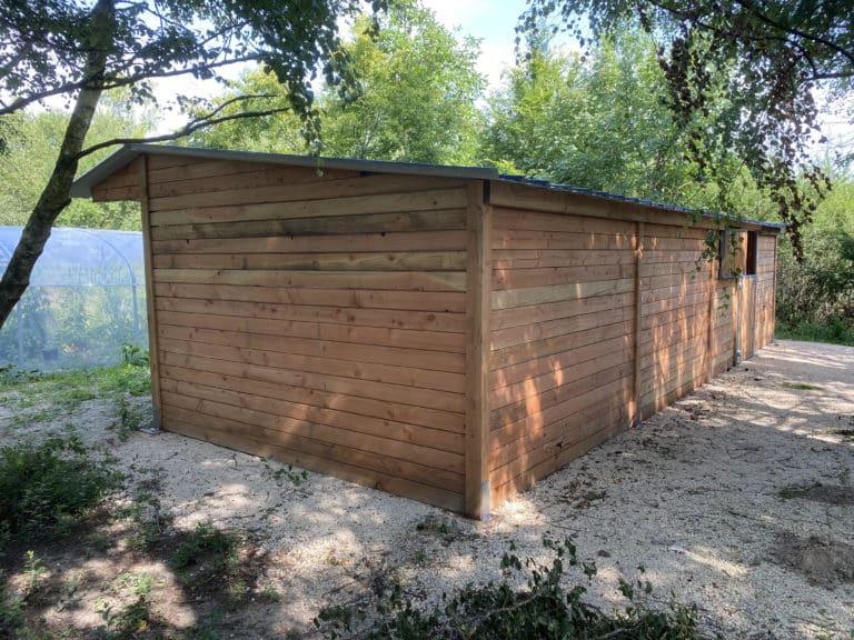 Box avec Abri et Sellerie - BOX017 - Module 2 Boxes en Bois Douglas avec Toiture Bac Acier_0