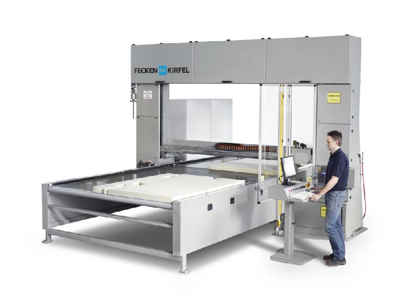 Machine de Découpe de Contours Verticale F62 - Installation CNC - Pour Mousse, Stratifiés et Feutres_0
