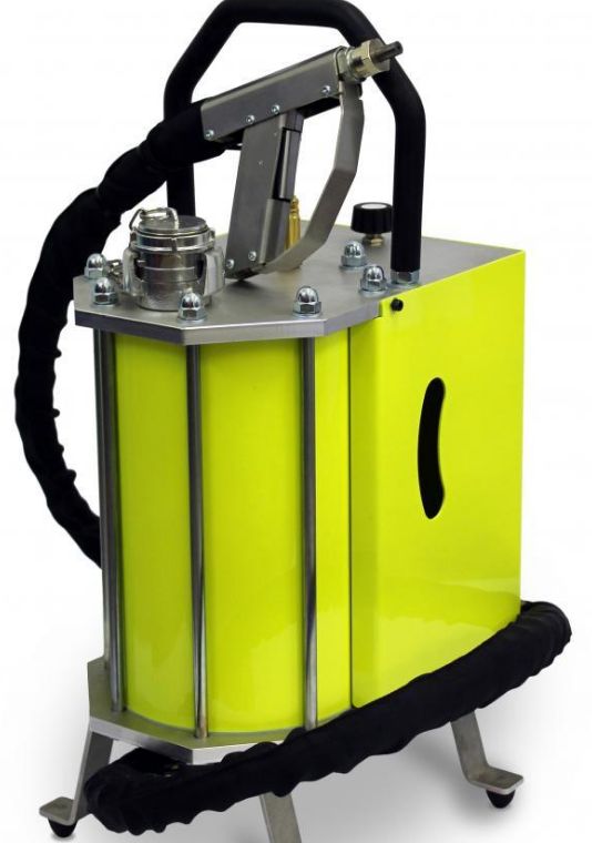 Minigom - machines de décapage - aeronov équipements - capacité du réservoir 8 litres