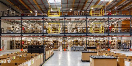 Plateforme multi-niveaux métallique – robuste et modulable – jusqu'à 900 kg/m²_0