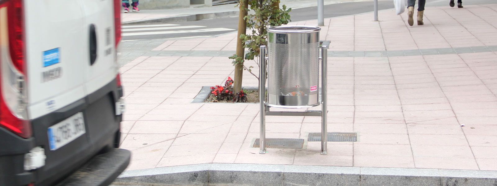 Poubelle publique Novatilu - corbeille Barcelona inox - 60 litres - Up3i_1