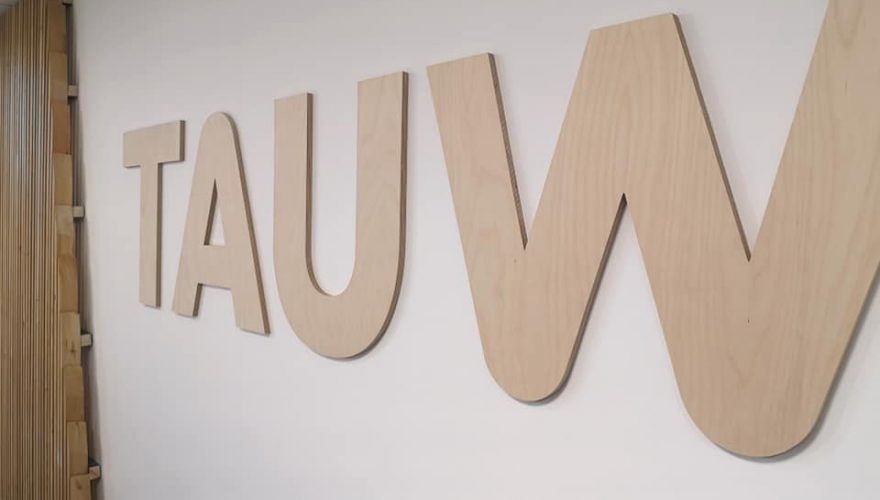 Lettre en bois décoratif - Personnalisation sur-mesure pour communication visuelle par PANO Nice Ouest_0