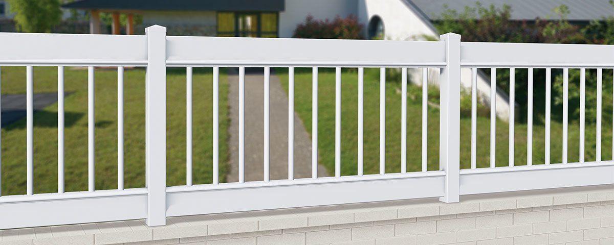 Clôture PVC CL 18 A / TYPE 18 A - CG PRO - Barreaudage vertical par lames PVC avec traverses moulurées et poteaux mortaisés_0