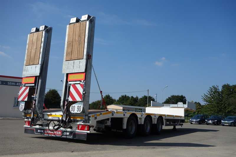 Semi-remorques porte-engins MAXTRAILER MAX 100 - 3 essieux SAF - 50T - véhicule neuf en stock - réf. 9002_0
