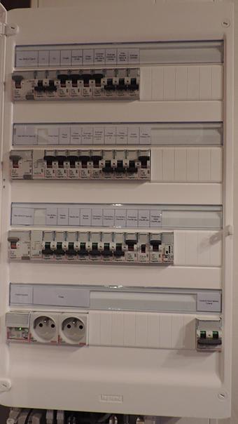 Coffret électrique pré-équipé - 2 rangées - 26 modules - 3 ID/11  disjoncteurs - EasyConnect - Thomson