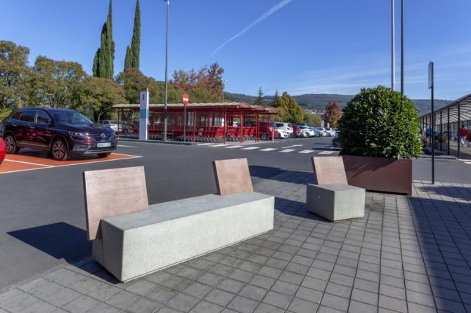 Banc en béton Geometrico - Banc d'une seule pièce avec dossier en béton, imitation bois ou bois naturel_0