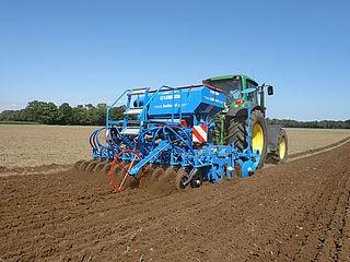 Semoir pneumatique Solitair 8/300-DS 125 - Lemken, capacité 1100L, 24 socs, espacement 125/150mm_0