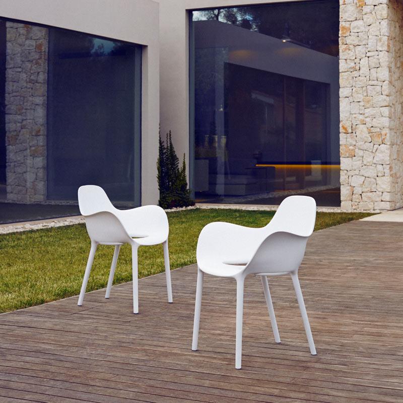 Chaise de restaurant avec accoudoirs SABINAS de VONDOM - en résine de polyéthylène 100% recyclable_0