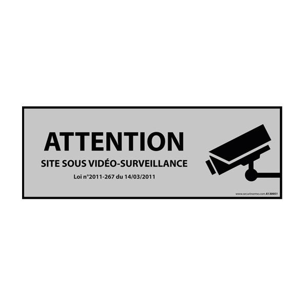 PANNEAU D'INFORMATION - ATTENTION SITE SOUS VIDÉO-SURVEILLANCE - AVEC DÉCRET  - 297 X 105 MM - PVC - GRIS