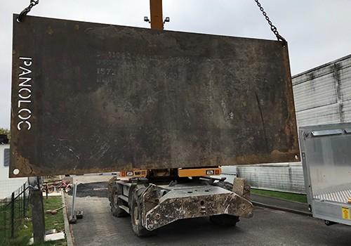 Pont lourd acier 3000*1500*20 - Solution pour franchissement des engins avec 4 trous aux extrémités_0