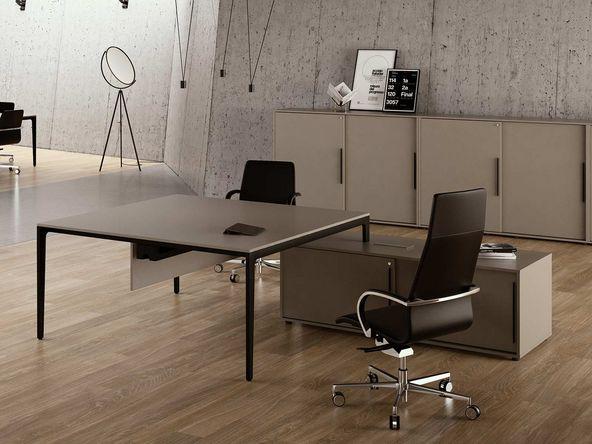 Bureau de direction Alplus sur crédence_0