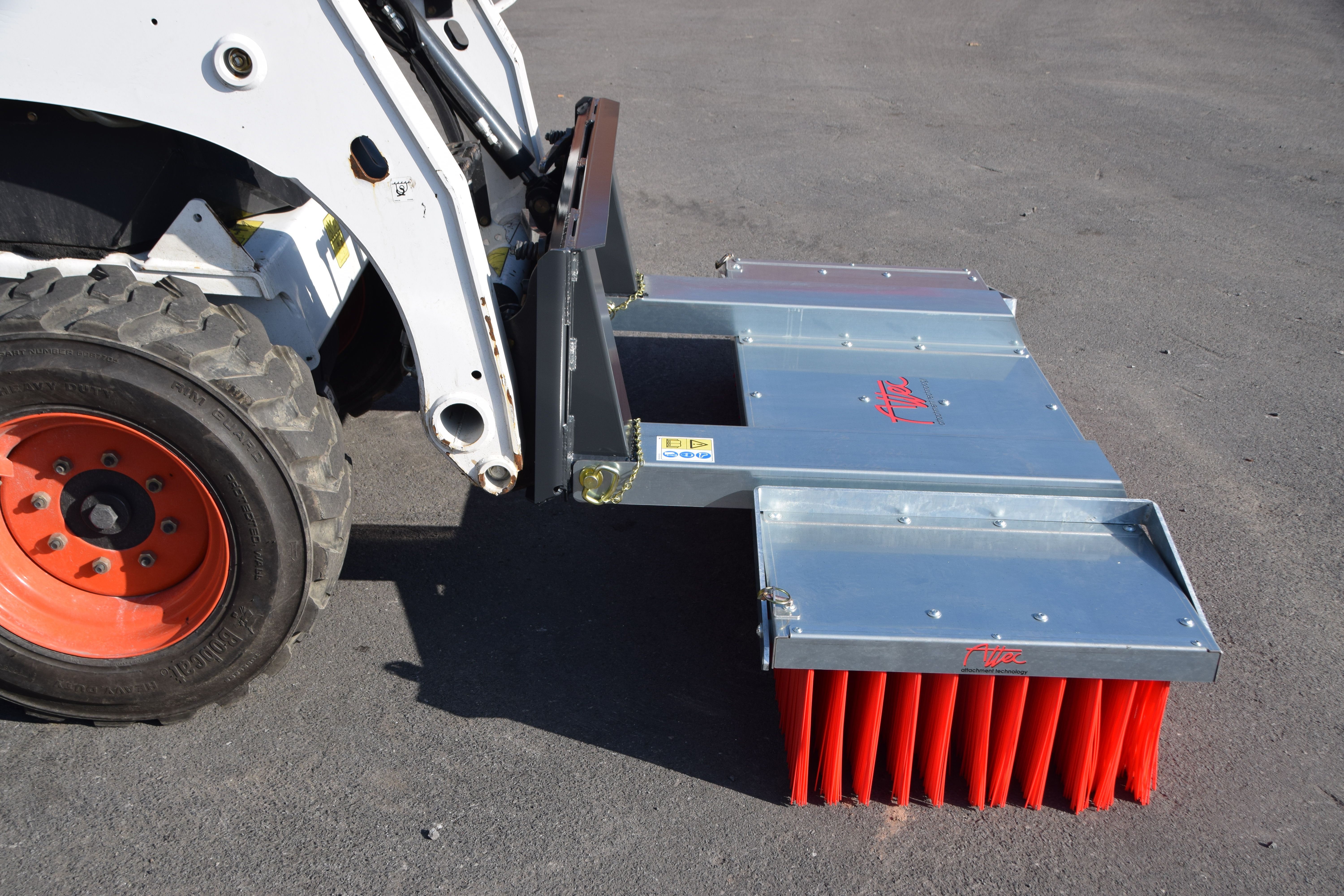 Balai pousseur Attec - brosses 800 km - châssis galvanisé 5 mm_0