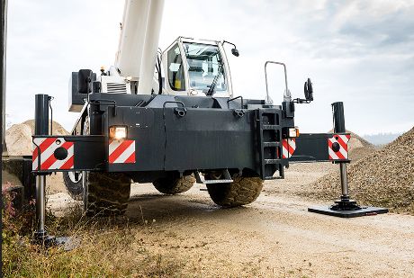 LRT - Grue automotrice compacte tout terrain Liebherr - Sécurité intégrée et simplicité d'utilisation_0