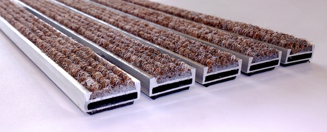 Tapis TECH'MAT - 12 mm de hauteur - Profil aluminium, fibres synthétiques ou caoutchouc - Enroulable pour zones à forte fréquentation_0