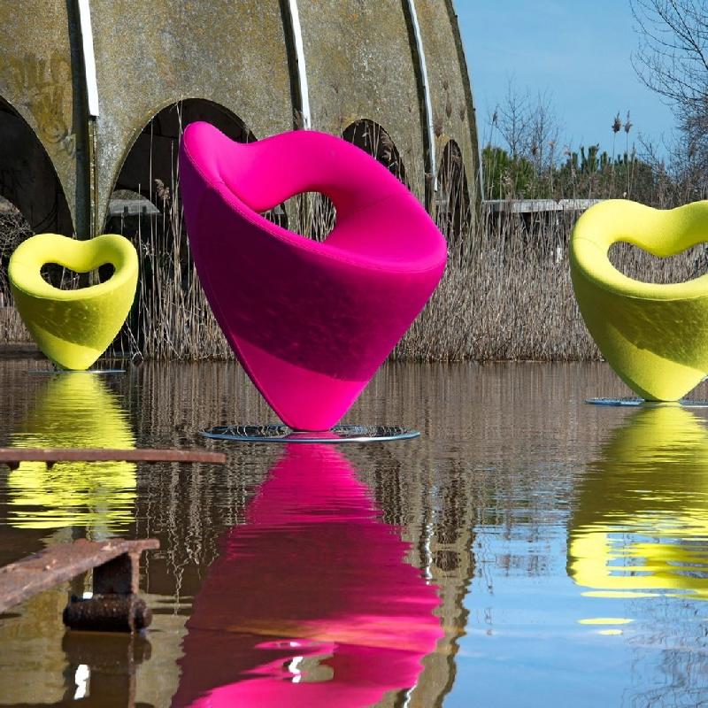 Fauteuil Lov - Dossier en forme de cœur symbolisant l'amour_0