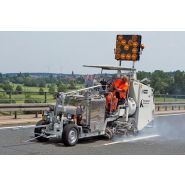 H33-4 - Machine de marquage routier Hofmann - Débit d’air 2 800 à 3 500 l/min à 7,5 bar - Moteur Kubota turbo-diesel - Largeurs de lignes de 10 à 100 cm_0