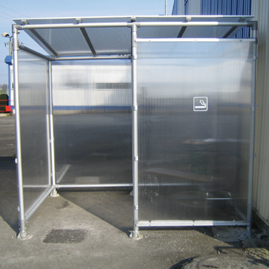Abri fumeur en aluminium - bardage polycarbonate anti-UV - 2,56 x 1,86 m_0