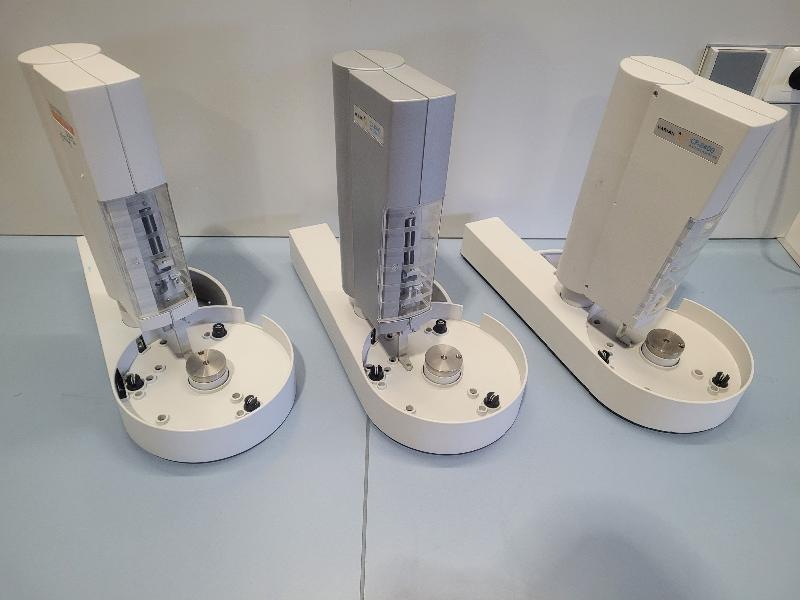 3 autosamplers / passeurs de chromatographe VARIAN / BRUKER CP-8400 pour pièces_0