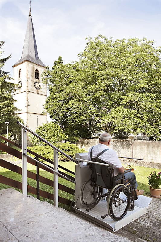 Plateforme élévatrice oblique GANSER GTL20 - pour escalier courbe ou droit - intérieur et extérieur - en Bretagne et à Nantes_0