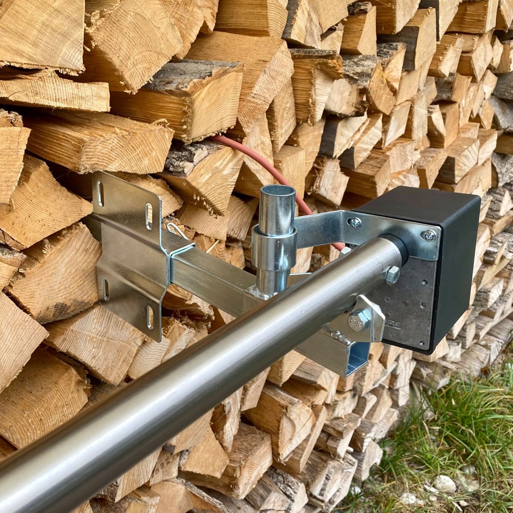 Tournebroche professionnel pour cheminée en brique, avec structure robuste et hauteur réglable_0