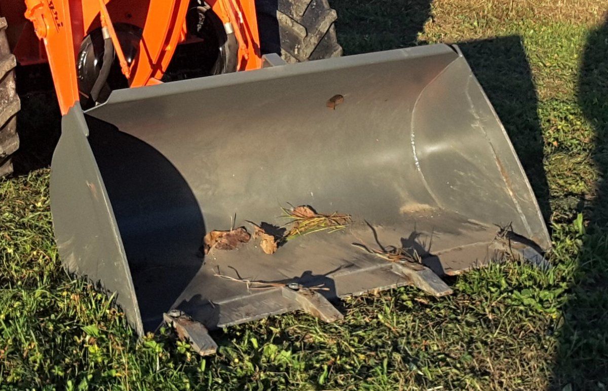Bed41 - Benne aux dents pour charge L1200 - Iesse - Capacité environ 230L - Charge de terre et rochers_0