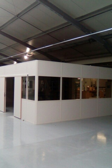 Bureau d'atelier modulaire sur-mesure - livré en kit ou monté avec équipements complets et cloisons amovibles_0