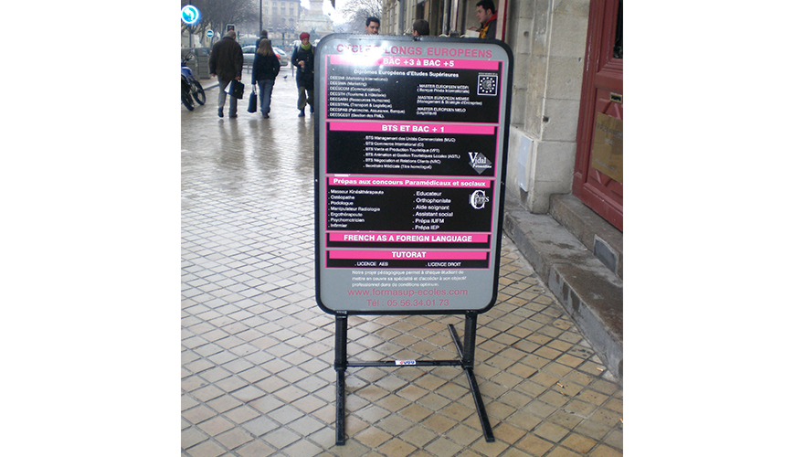 Chevalet publicitaire PANO Nice - Large choix en bois, aluminium ou PVC, personnalisable_0