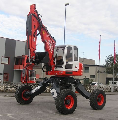 R853 Big Foot - Forester - Pelle araignée innovante avec moteur Kubota 115 Hp et visibilité 360°_0