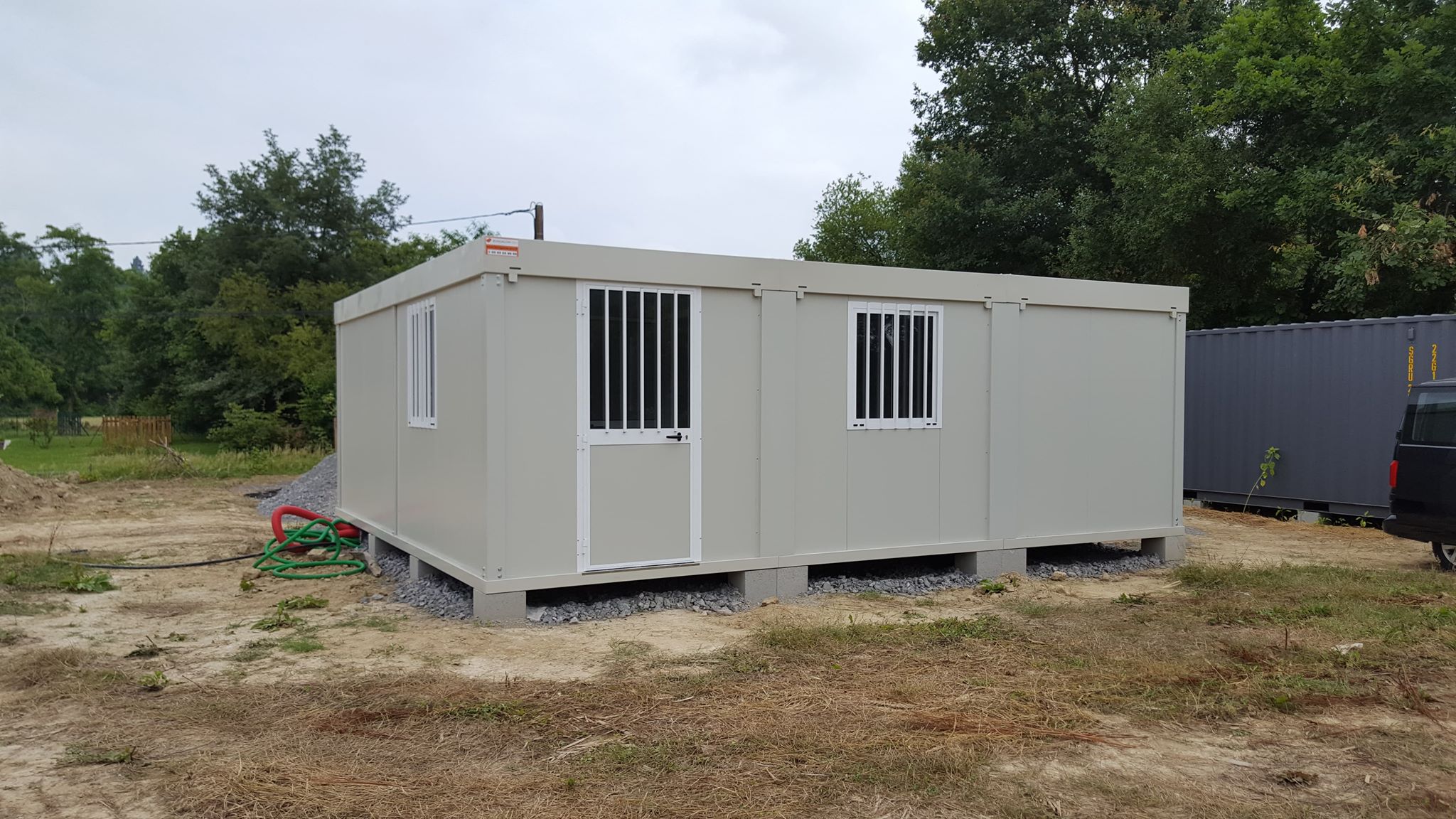 Base vie composée de trois modules, pouvant être équipé d'une ...