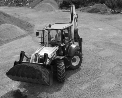 Tracto-pelle 980 Elite Terex - 4 roues directrices égales - Commandes pilotées - Capacité chargeur 1,2m3_0