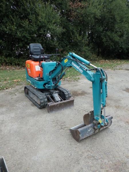 Mini-pelle Sunward SWE08 - voies rétractables 0,90m à 0,70m - moteur Yanmar 2 cylindres - 850 heures - diesel_0