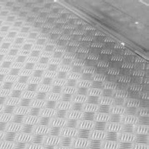 Option Force One / Magnum Maxx 3000 - Plancher revêtu d'alu strié avec marche-pied_0