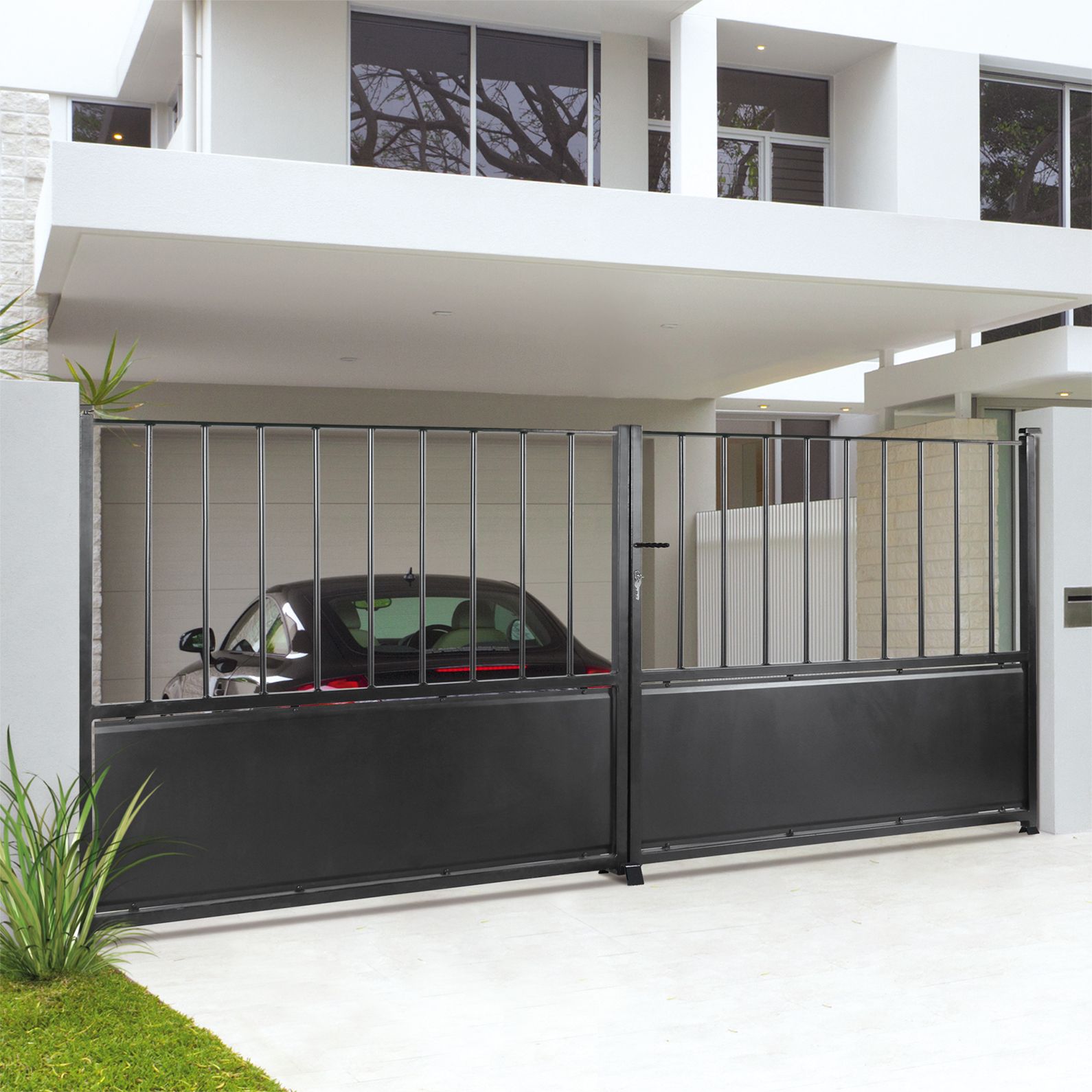 Portail coulissant Mayotte - soubassement tôle - ossature tube 35x35x2 - barreaudage diamètre 17x2_0